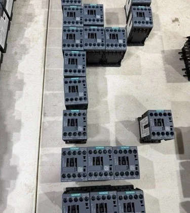 SIEMENS 3RH2140-1AP60 CONTACTOR W605