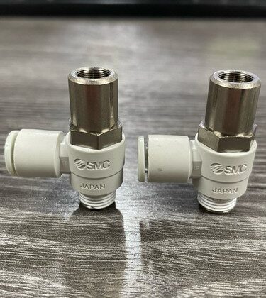 AS2201F SMC 6 mm Pneumatic Flow Control Valve (LOT OF 2)