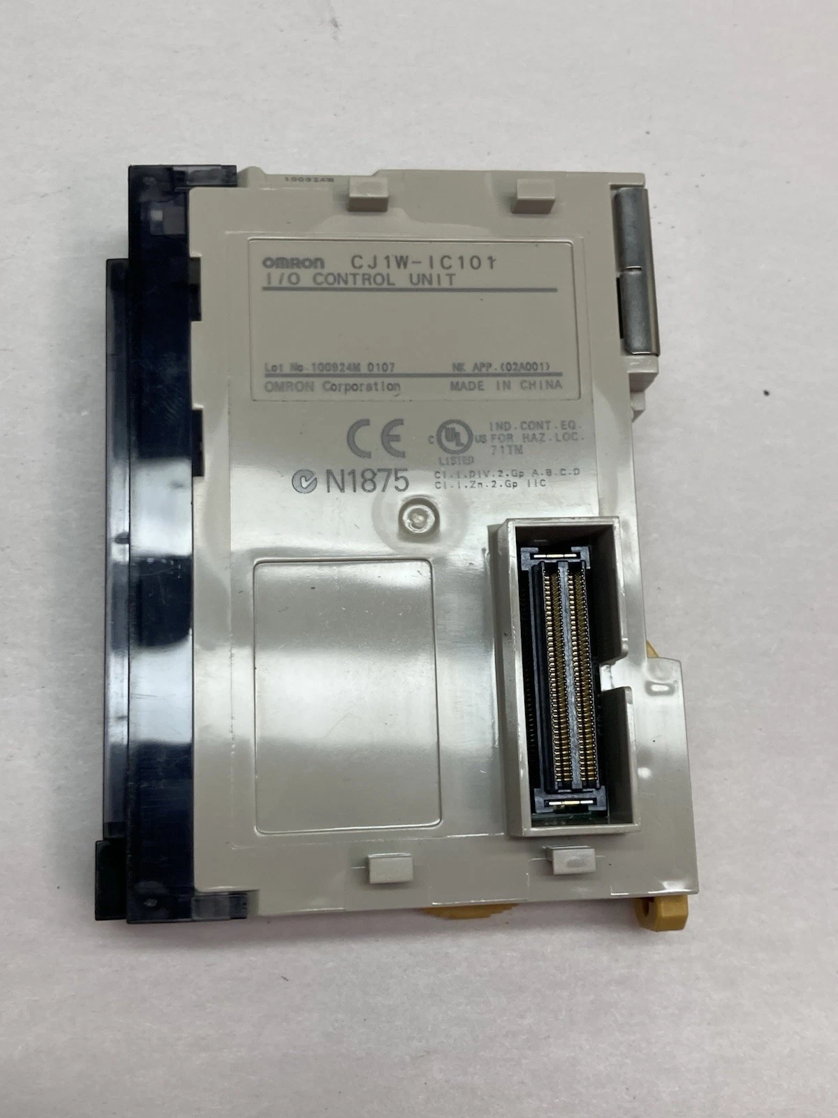 Omron CJ1W-IC101 Módulo de Control I/O