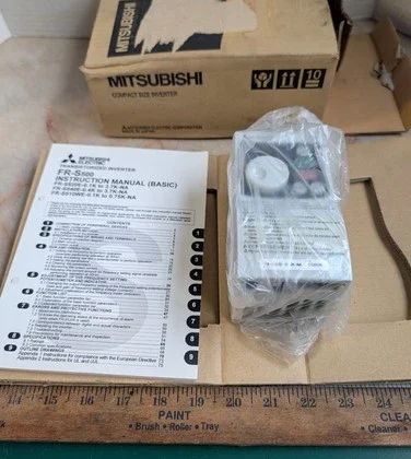 MITSUBISHI FR-S520E-0.2K-NA Inversor VFD 3PH 200-240V