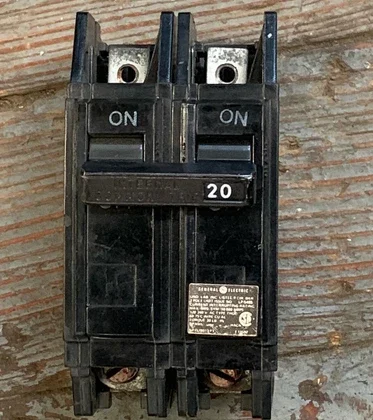 General Electric E11592 Interruptor de Circuito
