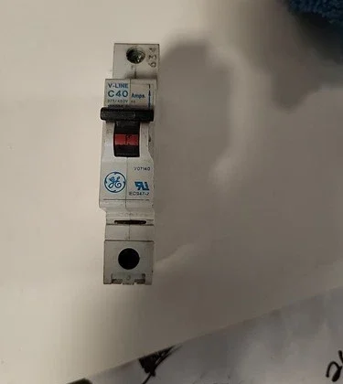 General Electric V07140 C40 Interruptor de Circuito