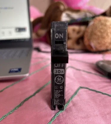 General Electric THQP130 Interruptor de Circuito