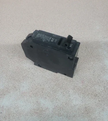 GE THQL11120 Interruptor de Circuito
