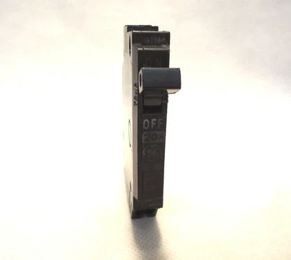GE THQP1120 Interruptor de Circuito