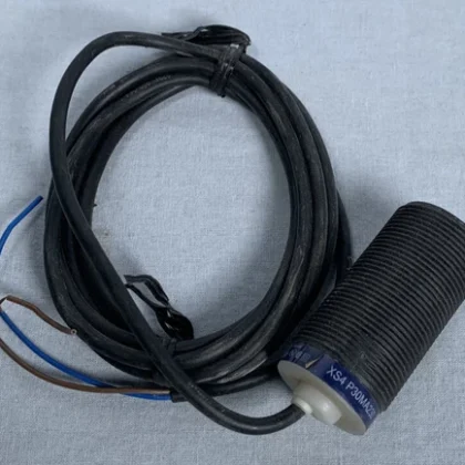 Telemecanique XS4 P30MA230 Sensor Inductivo
