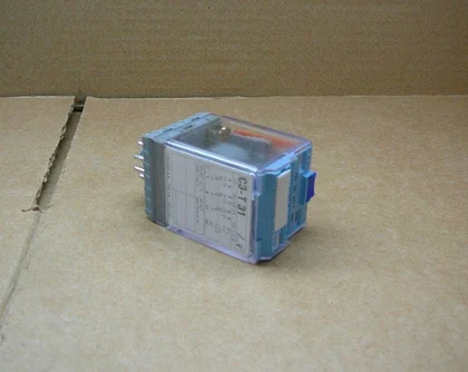 Turck R4572 Relé 3PDT C3-T31/024VDC