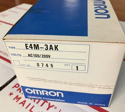 Omron E4M-3AK Controlador de Nivel Ultrasonico