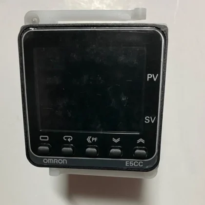 Omron E5CC-CQ3A5M-000 Controlador de Proceso de Temperatura