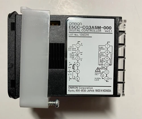 Omron E5CC-CQ3A5M-000 Controlador de Proceso de Temperatura