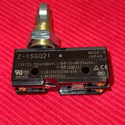 Omron Z15GQ21 Sistema de Control Industrial